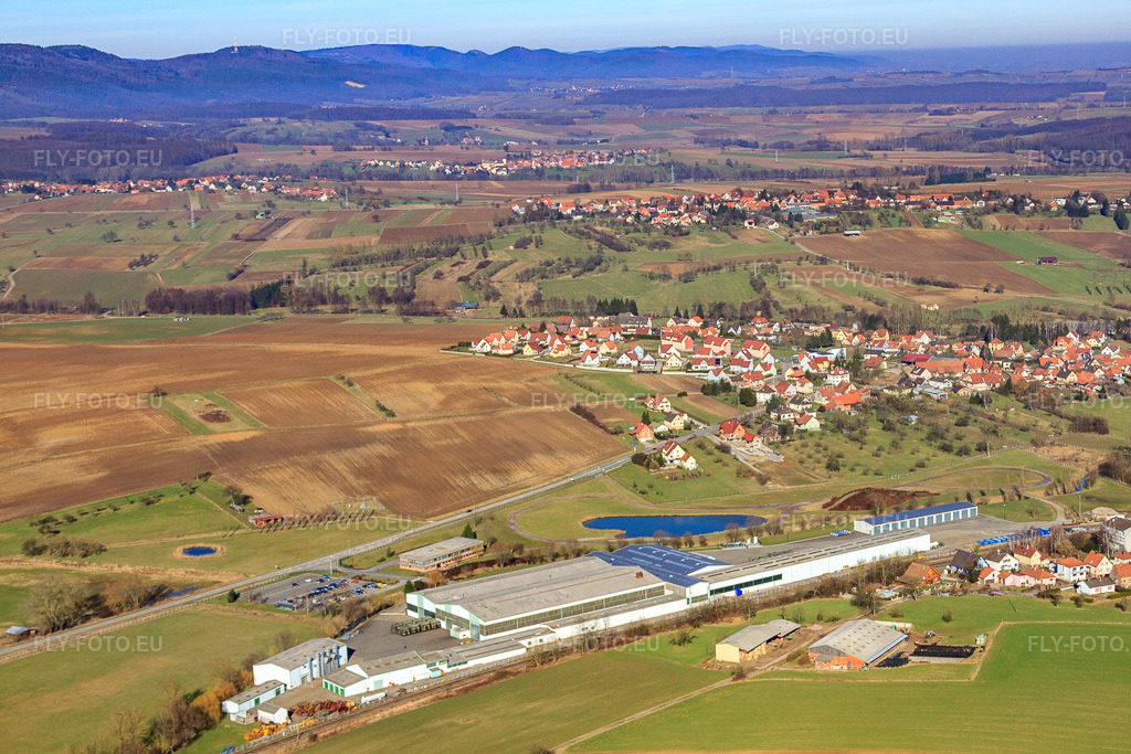 Vue aérienne: Vue de la ville depuis le sud à Soultz-sous-Forêts dans le département Bas Rhin, France – .Photo: IMG_37446.jpg prise le 07/02/2011 par Werner Riehm/FLY-FOTO.eu – Résolution de l'original: 4752 x 3168 px