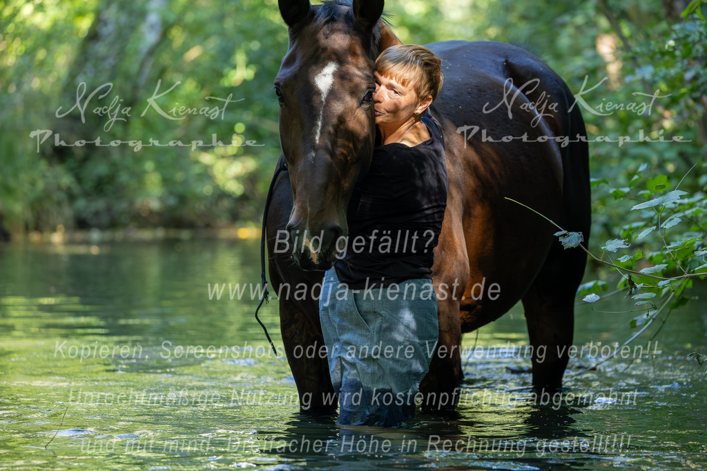 Auswahl_Photographie_Nadja_Kienast__IE_8452-Verbessert-RR | Ich biete Ihnen einzigartige und individuelle Fotoshootings mit Ihren Tieren.
In individuellen Coachings lernen Sie, wie sie von Ihrem Pferd, Ihrer Katze, Ihrem Hund oder einfach Ihrem persönlichen Lieblingstier eindrucksvolle Fotos machen können.
