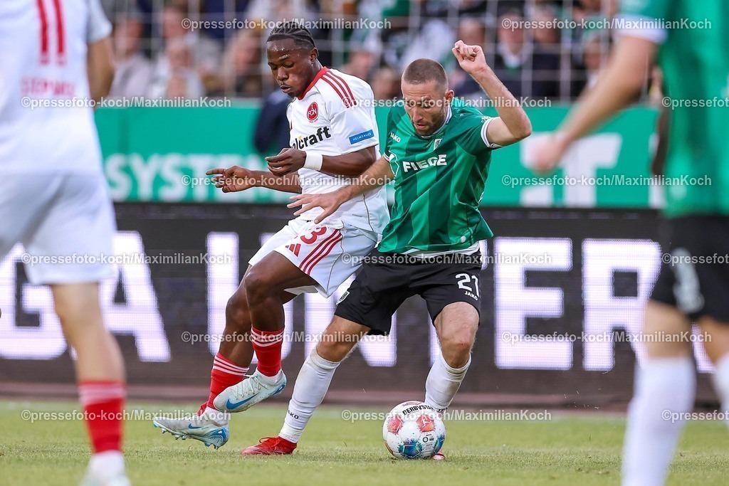 PRM22082501108 | 22.08.2025, Fußball, Preußen Münster - 1. FC Nürnberg, 2. Fußball Bundesliga,  Preußenstadion, Saison 2025 2026: Mohamed Alì Zoma (1FC Nuernberg #23) im Zweikampf gegen  Rico Preißinger (Preussen Muenster #21)  DFB regulations prohibit any use of photographs as image sequences and or quasi-video.