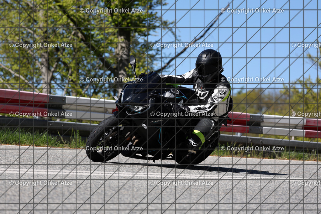 IMG_8202 | Fotograf am Kyffhäuser. Onkel Atze. Kyffhäuser Rennstrecke. Café36. Motorsportfotografie. - Realisiert mit Pictrs.com