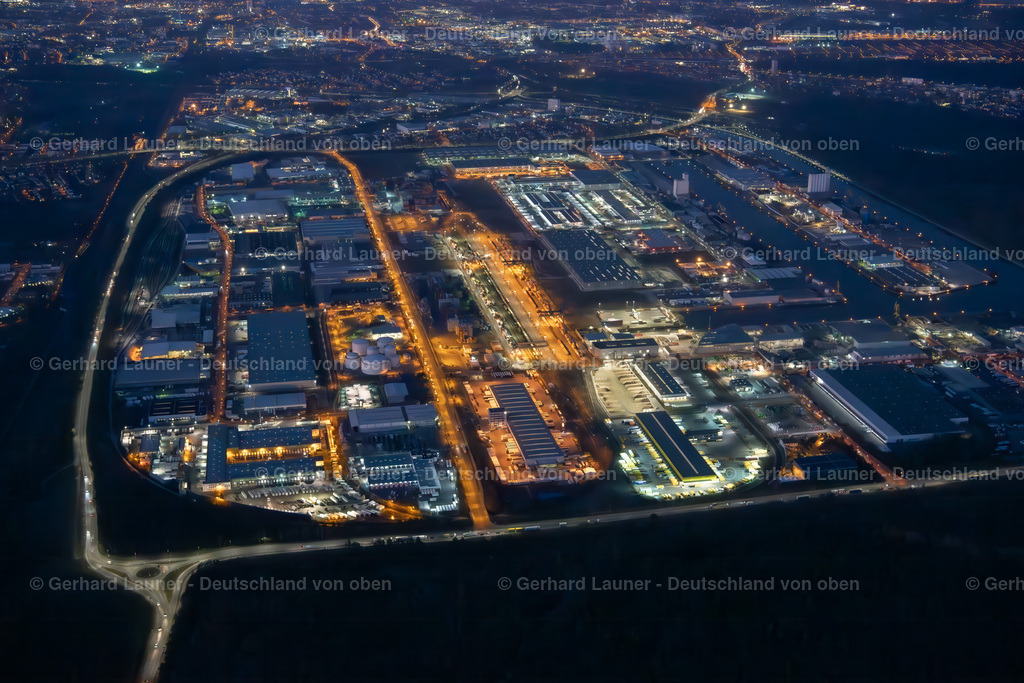 3901341 | Der Hafen Nürnberg ist ein Binnenhafen und ein Güterverkehrszentrum am Main-Donau-Kanal, Nachtaufnahme