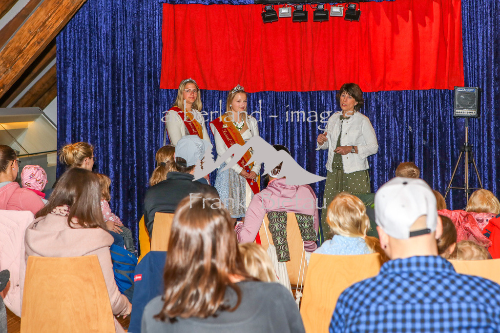 OE7A2026 | Eröffnung mit Glaskönigin, Veronika Schwarz, und Glasprinzessin, Michaela Maier und Elisabeth Pfeffer