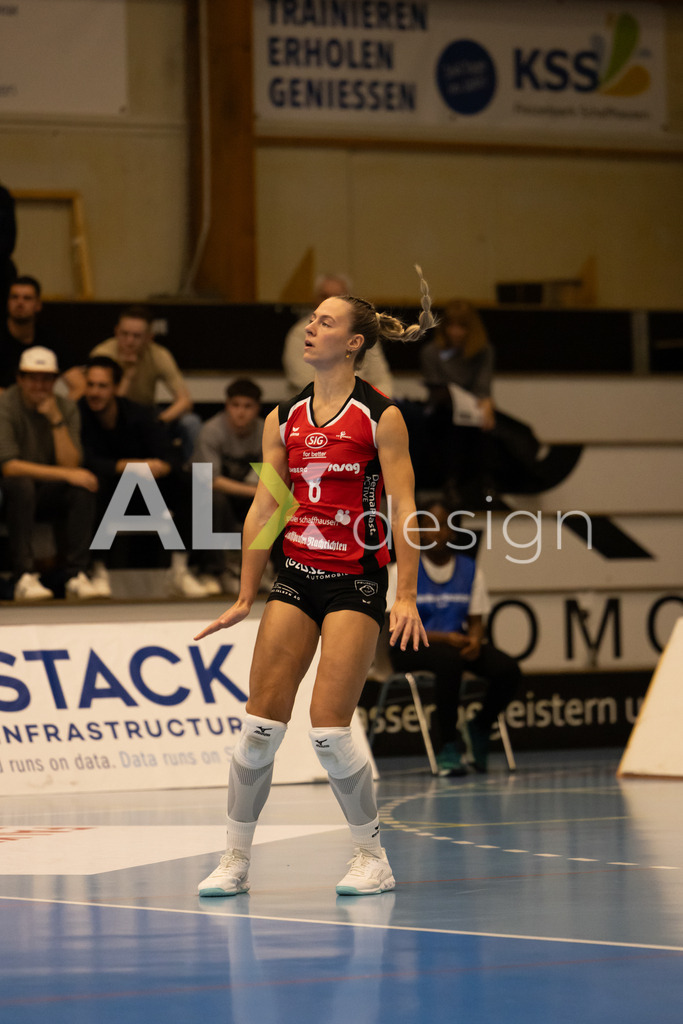 Volleyball I Frauen I Saison 2025-2026 I CEV Volleyball Challenge Cup 2026 | Women I 16th Finals I VC Kanti Schaffhausen - TJ Ostrava I 03.12.2025 | VC Kanti Schaffhausen - 8 Lina-Marie Lieb (DE) – Aussen - Realisiert mit Pictrs.com