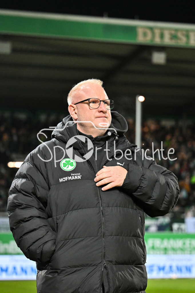 SpVgg Greuther Fürth - 1. FC Magdeburg | FUERTH, GERMANY - 06. FEBRUARY: im Bild Heiko VOGEL Headcoach Spvgg Greuther Fuerth / Einzelfoto / Freisteller vor dem Match zwischen der SpVgg Greuther Fürth und dem 1. FC Magdeburg am 21. Spieltag der 2. Bundesliga im Sportpark Ronhof Thomas Sommer