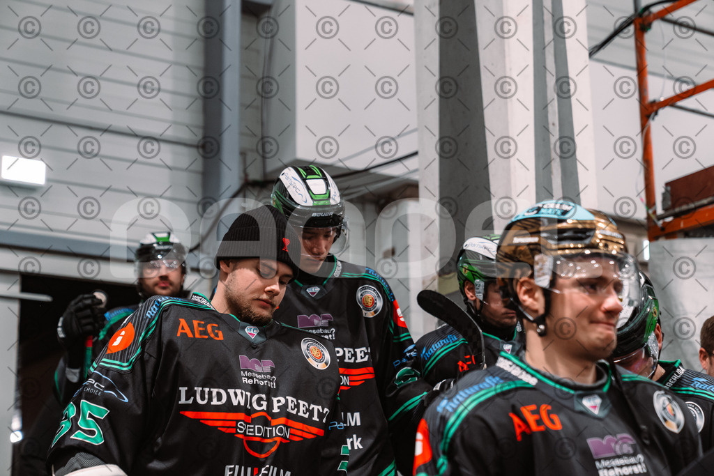 Alligators_vs_Stuttgart_16_11_2025-38 | Höchstadt Alligators Fotogalerie: Eishockey-Action aus Franken. Professionelle Spielfotos, Portraits & Stadionbilder zum Download. Jetzt entdecken! - Realisiert mit Pictrs.com