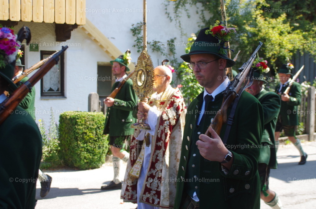 IMGP4191 | fotografiert von Axel PollmannLeonhardi Wallfahrt Benediktbeuern und Murnau, Fronleichnam, Fasching, Landschaft im Loisachtal und Benediktbeuern  - Realisiert mit Pictrs.com