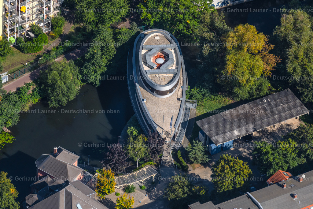 4041906 | LEIPZIG 14.09.2020 Gebäude der Veranstaltungshalle " Kulturhafen am Riverboat " in Tropfenform am Karl-Heine-Kanal an der Erich-Zeigner-Allee im Ortsteil Plagwitz in Leipzig im Bundesland Sachsen, Deutschland.