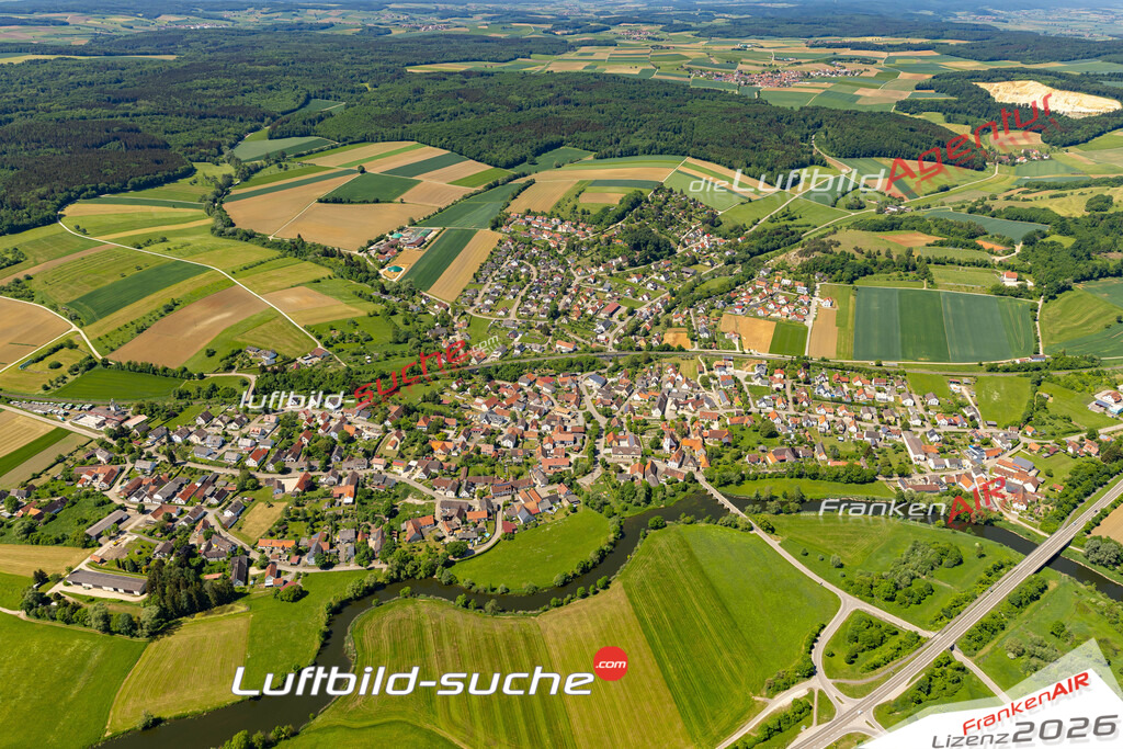 Die Luftaufnahme Ebermergen - Harburg wurde 2022 vom Flugzeug aus (keine Drohne) erstellt. Hohe Auflösung -für große Poster und Wandbilder geeignet - Garantiert!