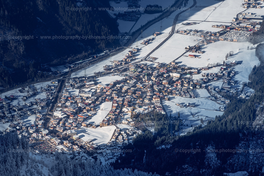 Blick vom Ahorn nach Mayrhofen copyright  Thomas Pfister-2 | PHOTOGRAPHY BY THOMAS PFISTER