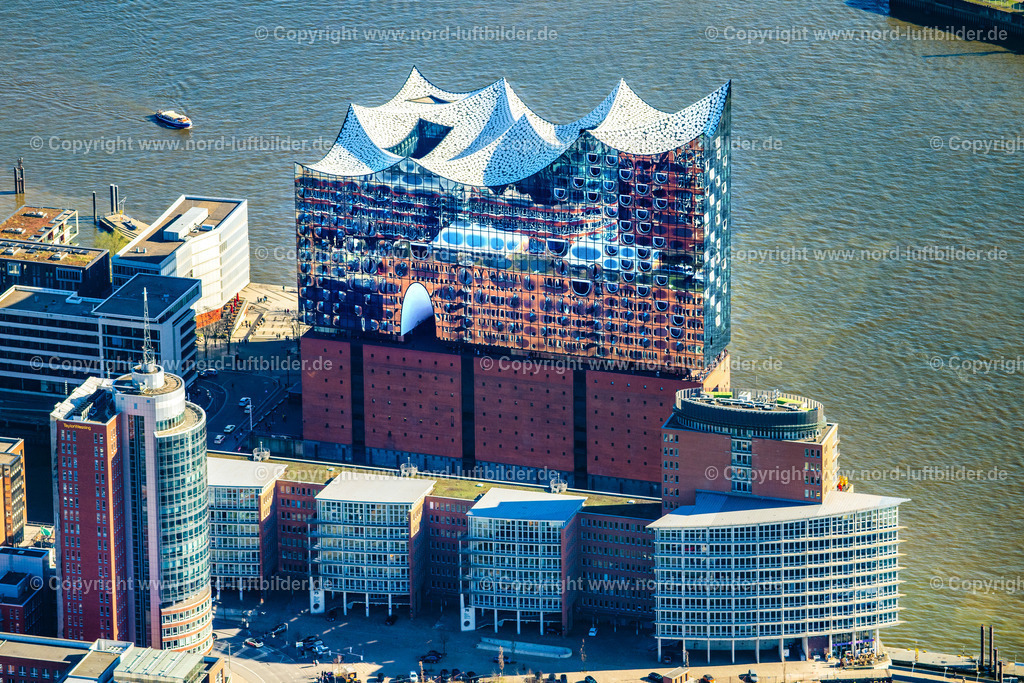 Hamburg_Elbphilharmonie_ELS_3320060425 | HAMBURG 06.04.2025 Elbphilharmonie am Ufer der Elbe in Hamburg. Das Konzerthaus- Gebäude im Stadtteil Hamburg-HafenCity befindet sich am Ufer der Elbe der Hansestadt. Weiterführende Informationen bei: BGT Bischoff Glastechnik AG,  Drees & Sommer SE,  Herzog & de Meuron,  IBB GmbH - Ingenieurbüro für Brandschutz von Bauarten,  Ingenieurbüro Dr. Siebert Büro für Bauwesen,  Quantum Immobilien AG,  ReGe Hamburg Projekt-Realisierungsgesellschaft mbH. // The Elbe Philharmonic Hall on the river bank of the Elbe in Hamburg. Further information at: BGT Bischoff Glastechnik AG,  Drees & Sommer SE,  Herzog & de Meuron,  IBB GmbH - Ingenieurbuero fuer Brandschutz von Bauarten,  Ingenieurbuero Dr. Siebert Buero fuer Bauwesen,  Quantum Immobilien AG,  ReGe Hamburg Projekt-Realisierungsgesellschaft mbH. Foto: Martin Elsen