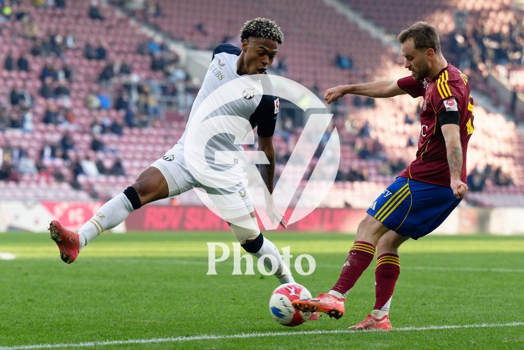 Brack Super League - Servette FC v FC Zurich | Timothe Cognat (8 Servette FC) in action (close up) under pressure of Nelson Palacio (15 FC Zurich)  during the Brack Super League match between Servette FC and FC Zurich at Stade de Geneve in Geneva, Switzerland