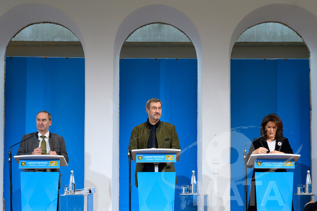 _DWI7581 | Pressekonferenz im Lokschuppen. Rosenheim, 02.12.2025 Bayern Deutschland - Realisiert mit Pictrs.com