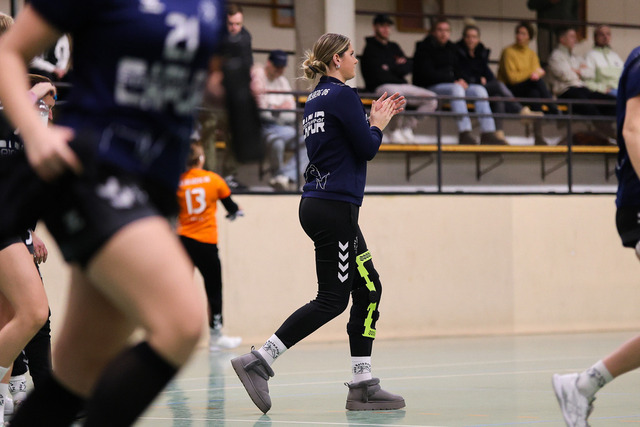 Handball I Damen I Saison 2025-2026 I Verbandsliga Süd I HSG Kalkberg 06 - MTV Dänischenhagen I 14.12.2025.01 | Laura Marie Salewski (9, HSG Kalkberg 06) - Realisiert mit Pictrs.com