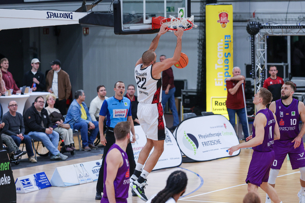 Pro A BAYER GIANTS vs BG Göttingen-32 | Fotos von Basketballspielen aus dem Raum NRW fotografiert von Gero Mueller-Laschet und Daniel Schaefer - Realisiert mit Pictrs.com
