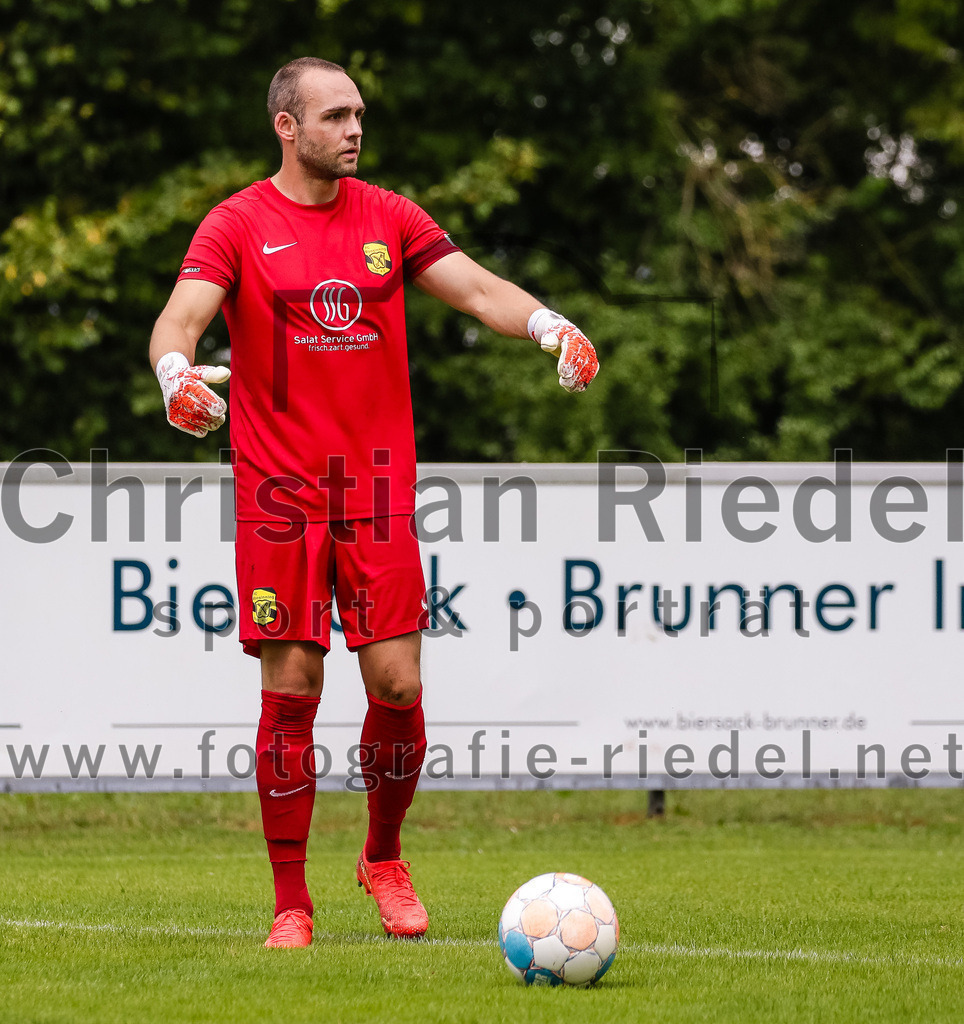 2023-07-29_091_FC_Moosinning_gegen_TuS_Raubling | Moosinning, Deutschland, 29.07.2023:
Fußball, Bezirksliga Oberbayern Ost 2023 / 2024, 1. Spieltag, FC Moosinning gegen TuS Raubling, Endergebnis: 0:7

Torwart Aaron Siegl (FC Moosinning, #27)

Foto: Christian Riedel / fotografie-riedel.net