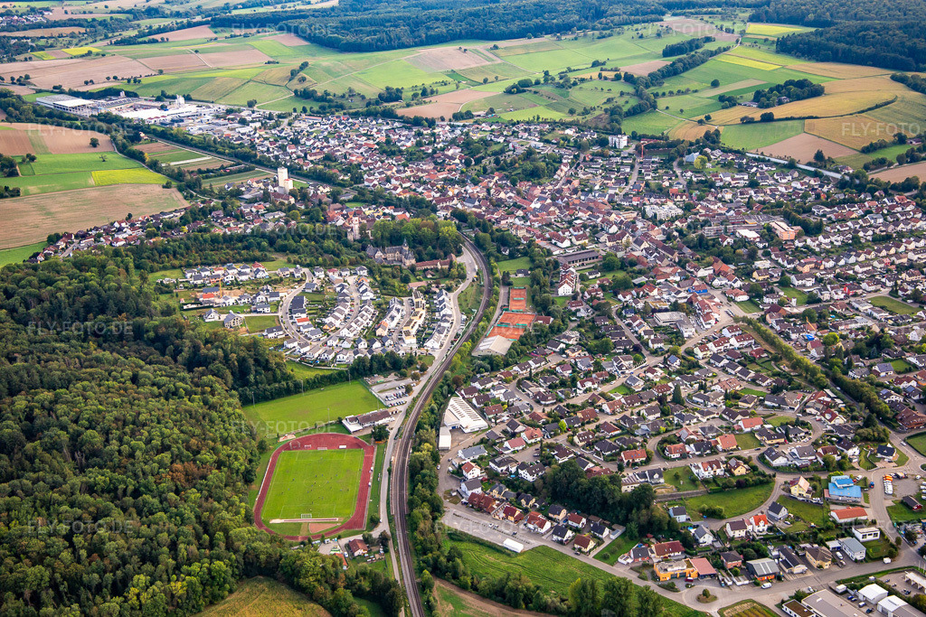 Luftbild: Ortsansicht von Norden in Gondelsheim im Bundesland Baden-Württemberg in Deutschland. Foto: IMG_138727.jpg vom 16.09.2023 durch Werner Riehm/FLY-FOTO.de