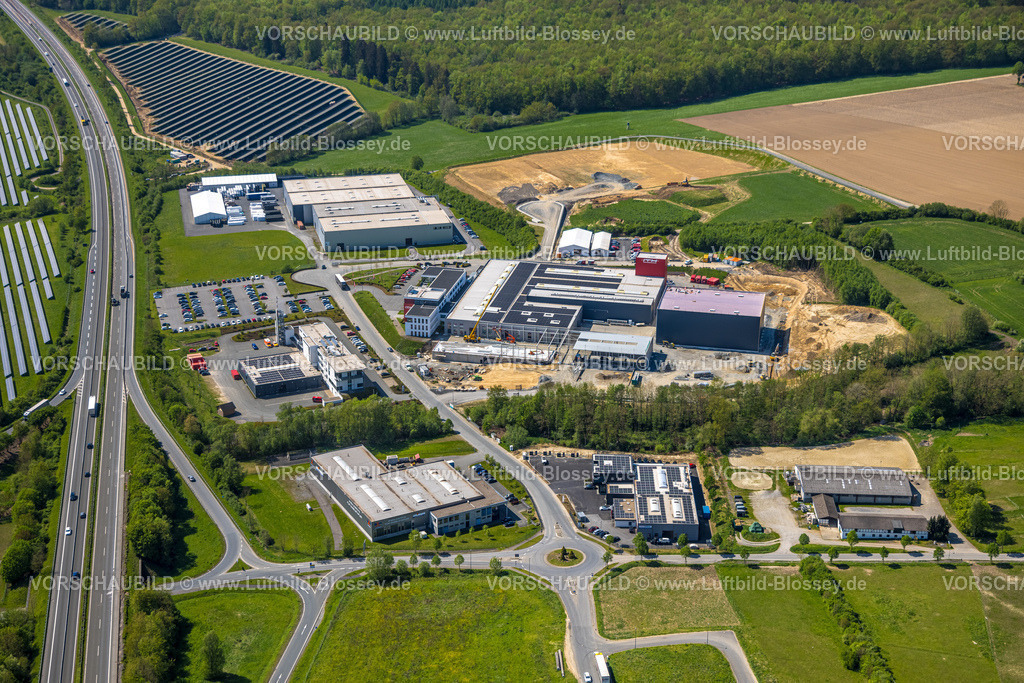 Meschede240506026 | Luftbild, Gewerbegebiet Enste, an der Autobahn A46, ITH Schraubtechnik | ITH Bolting Technology Maschinenbauunternehmen, Enste, Meschede, Sauerland, Nordrhein-Westfalen, Deutschland