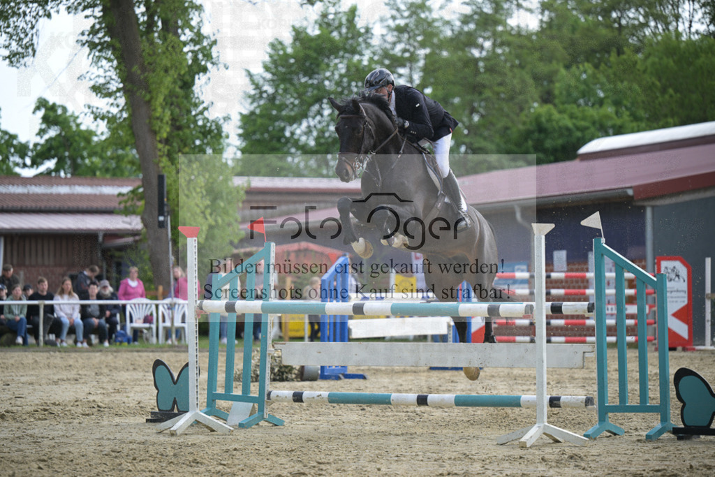 DOS_2967 | Entdecke hochwertige Reitturnierfotos von Foto Oger. Professionell, emotional und authentisch – jetzt Lieblingsmomente im Shop bestellen.Deutschlandweite Turnierfotografie. - Realisiert mit Pictrs.com
