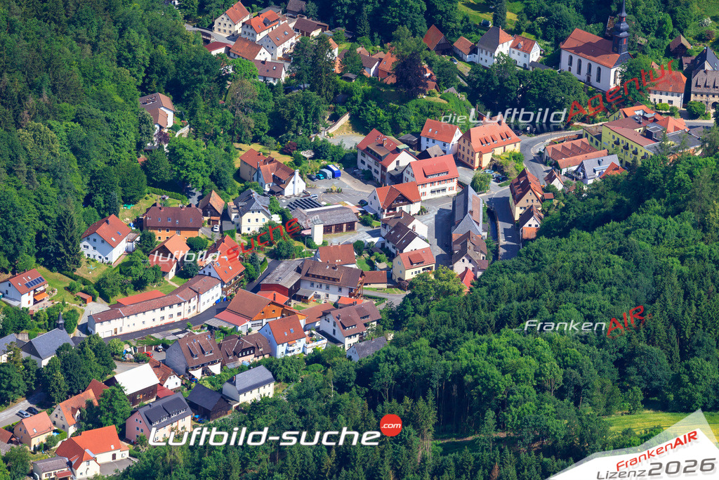 Die Luftaufnahme der Stadt Wirsberg wurde 2017 vom Flugzeug heraus erstellt ( keine Drohne )- hohe Auflösung für beste Qualität