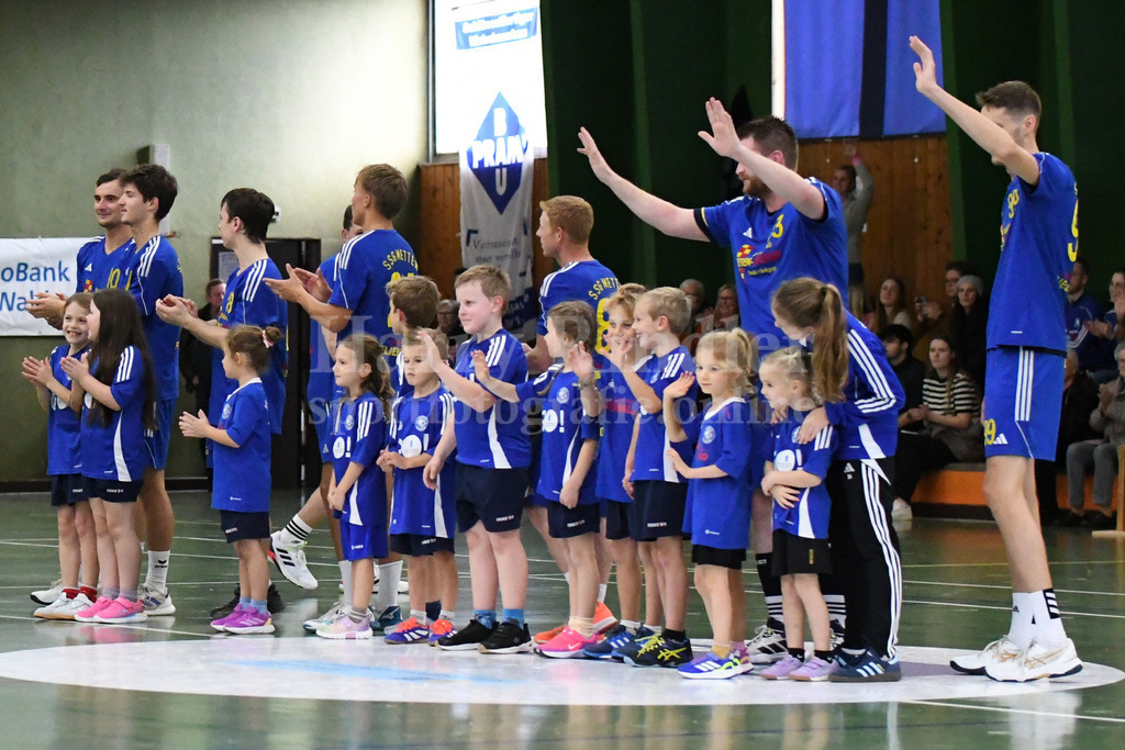 SSG Metten :  SG Moosburg   | Einmarsch der SSG Metten mit den Einlaufkindern - Realisiert mit Pictrs.com