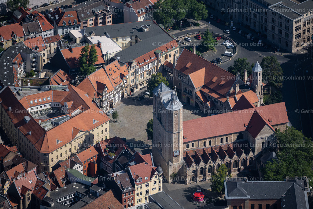 4035285 | BRAUNSCHWEIG 31.07.2020 Kirchengebäude des Domes des Braunschweiger Dom am Domplatz in Braunschweig im Bundesland Niedersachsen, Deutschland. Weiterführende Informationen bei: Ev.-luth. Kirchengemeinde St. Katharinen Braunschweig. // Church building of the cathedral of of Braunschweiger Dom on Domplatz in Brunswick in the state Lower Saxony, Germany. Further information at: Ev.-luth. Kirchengemeinde St. Katharinen Braunschweig. Foto: Gerhard Launer