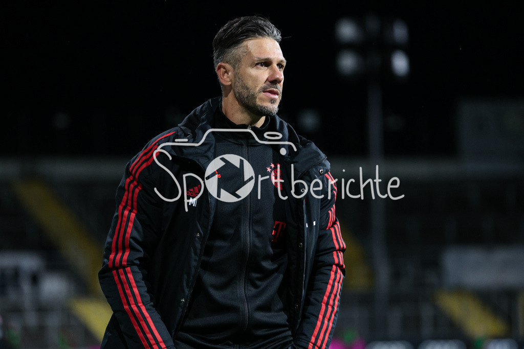 FC Bayern Amateure - 1. FC Nuernberg II | FCB Trainer Martin Demichelis in Aktion