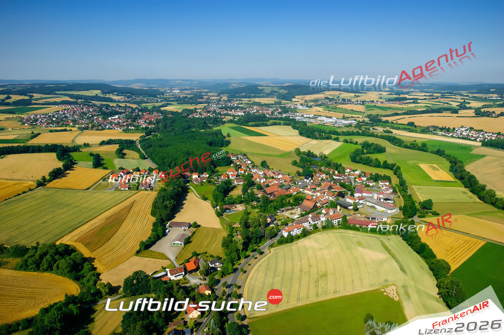 Die Luftaufnahme Au - Küps wurde vom UL-Flugzeug (keine Drohne) aus fotografiert.Hohe Druck- Auflösung-die Geschenkidee!