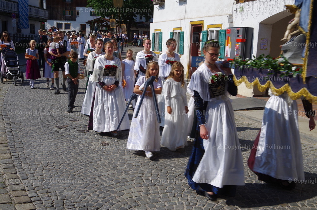 IMGP3489 | fotografiert von Axel PollmannLeonhardi Wallfahrt Benediktbeuern und Murnau, Fronleichnam, Fasching, Landschaft im Loisachtal und Benediktbeuern  - Realisiert mit Pictrs.com