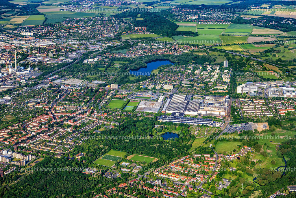 Braunschweig_Eintracht_Braunschweig_Stadion_ELS_3856050623 | BRAUNSCHWEIG 05.06.2023 Gebäude und Produktionshallen auf dem Werksgelände der VW Volkswagen AG in Braunschweig im Bundesland Niedersachsen. Weiterführende Informationen bei: VOLKSWAGEN AG. // Building and production halls on the premises of VW Volkswagen AG in Braunschweig in the state Lower Saxony. Further information at: VOLKSWAGEN AG. Foto: Martin Elsen