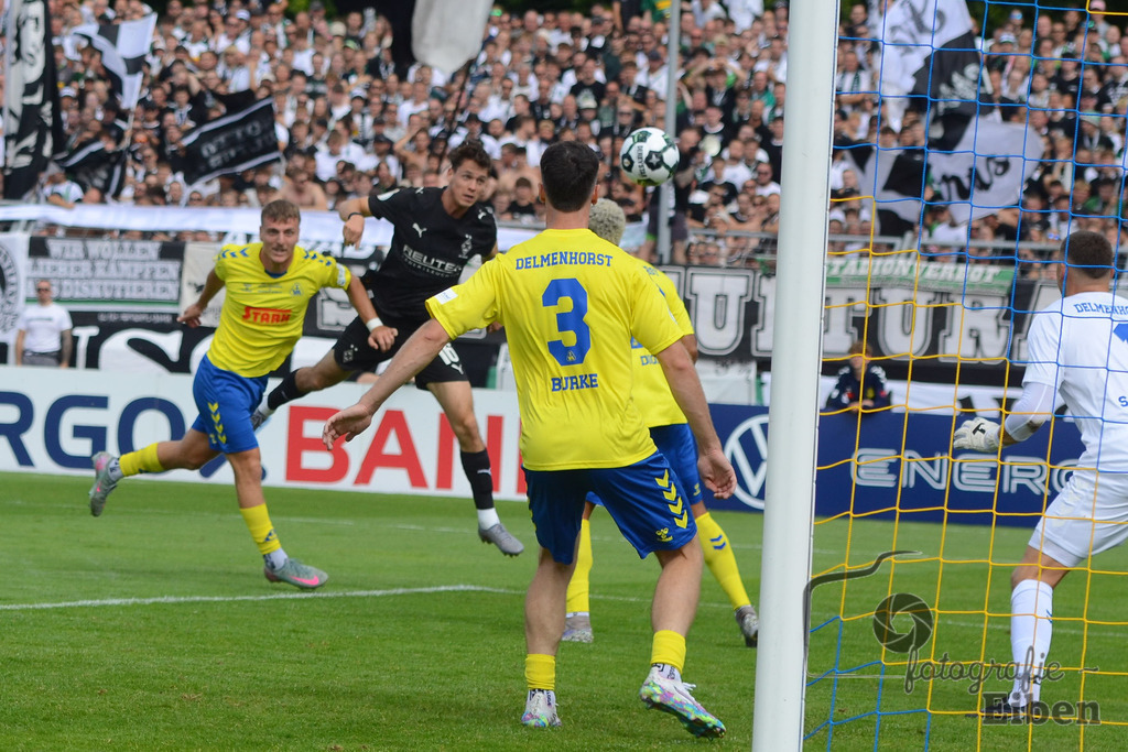 SV Atlas-Delmenhorst-Borussia Mönchengladbach | DFB-Pokal 1. Runde;SV Atlas Delmenhorst (gelb)-Borussia Mönchengladbach (schwarz) am 17.08.2025 in Oldenburg (Marschweg-Stadion), Photo: Philip Eiben 2025 - Realisiert mit Pictrs.com