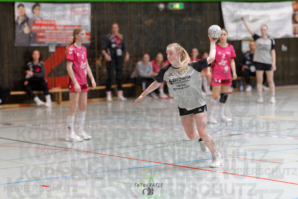 Hessenmeisterschaft wJC - Spiel um Platz 3; TuS Kriftel - SG Schenklengsfeld | Hessenmeisterschaft wJC - Spiel um Platz 3; TuS Kriftel - SG Schenklengsfeld am 22.03.2025 in Biedenkopf (Sporthalle Lahntalschule)Photo © 2025 - Jörg Heinrich - Realisiert mit Pictrs.com