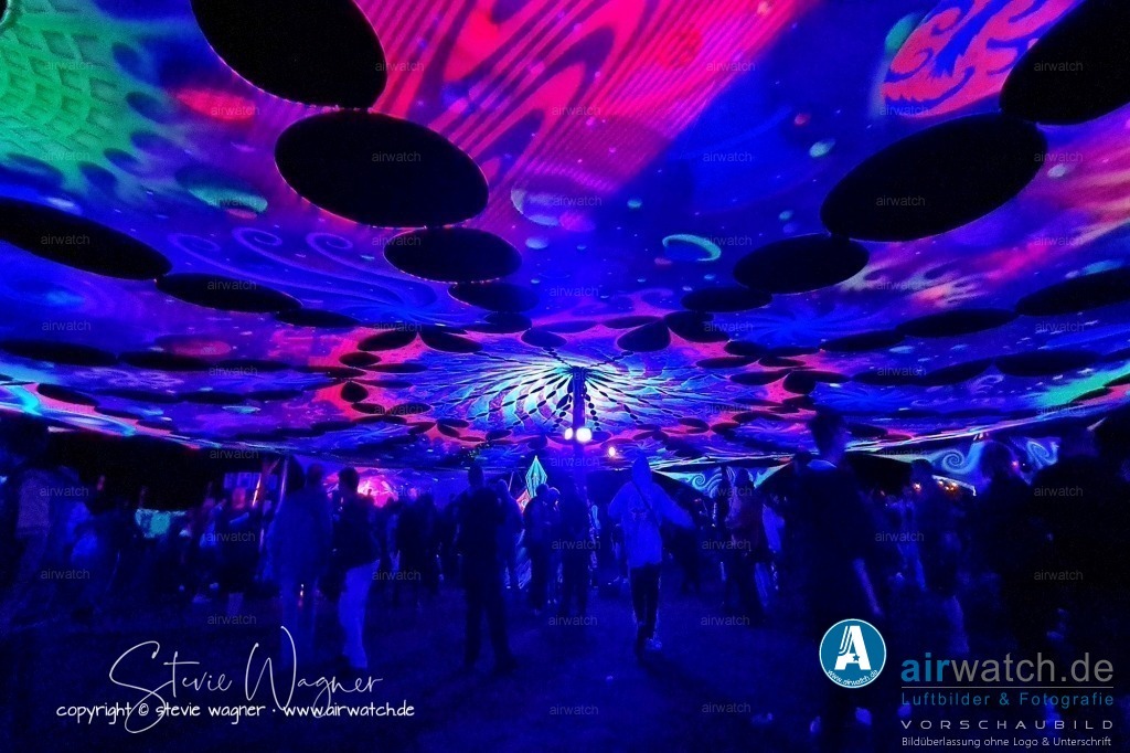 Bachblyten® Festival 2023 | Entdecken Sie atemberaubende Luftbilder und Fotografien auf airwatch.de - Tauchen Sie ein in eine Welt voller faszinierender Aufnahmen aus der Vogelperspektive.