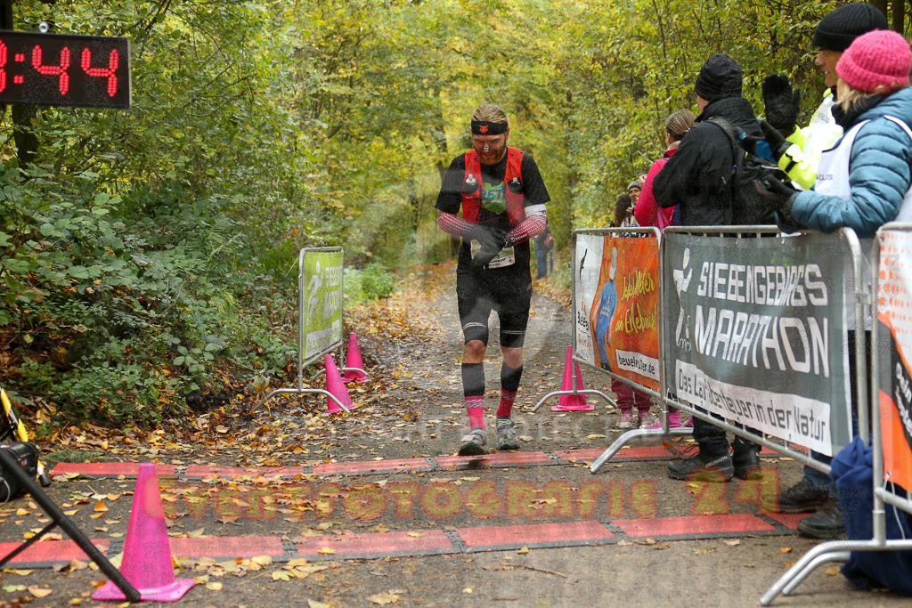 251026_1159_EX1_9816 | Sportfotografie im Rhein-Sieg Kreis, Köln, Bonn, NRW, Rheinland Pfalz, Hessen, etc. Unser Tätigkeitsfeld umfasst den Laufsport vom Volkslauf über den Marathon, Duathlon, Triathon bis zum Ultralauf wie Kölnpfad Ultra oder Schindertrail.