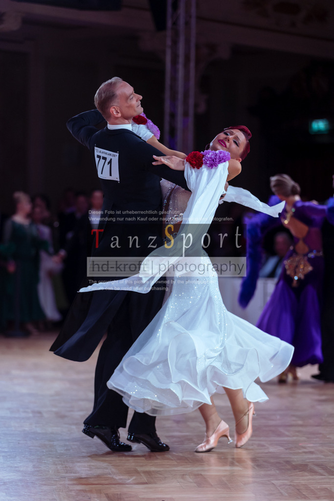 20250705_WDSF_Open_SenII_Std-dC25-1981 | Tanzsportbilder, Standardtanz, Lateintanz, WDSF, DTV, LTVB, dancecomp, goc, hessen tanzt, blaues band der spree, walzer, tango, wiener walzer, slowfox, quickstepp, samba, rumba, cha-cha-cha, paso doble. jive, hd-kroft photography, turniertanzsport