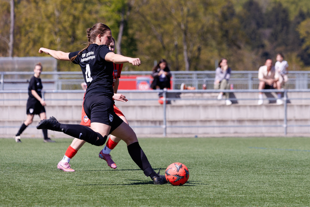 20260426-FCH-Hohenmemmingen_055 | 1.FC Heidenheim 1846 II vs. SGM Hohenmemmingen/Sontheim, Fußball, Frauen, Bezirksliga Meisterrunde, 2025/2026, 1. Spieltag, 26.04.2026 in Heidenheim, Kunstrasen b. Voith-Arena West(Foto: Michael Bulling) - Realisiert mit Pictrs.com