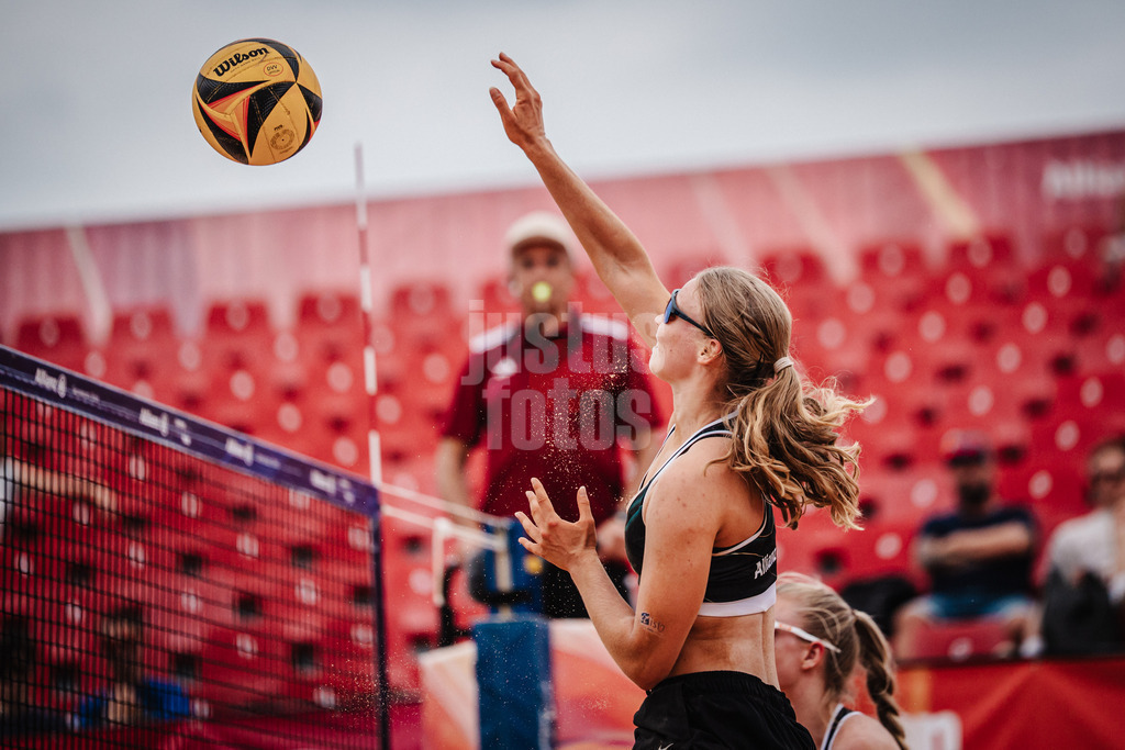 Beachvolleyball | Frauen | Allianz German Beach Tour 2025 | Tourstop München | 03.07.2025 | Josefine Schäkel beim Angriff