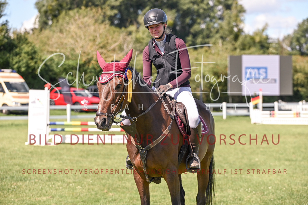 Schugtsche-Düren.2024-05.Springprf.E-57 | Schugtsche Fotografie - Realisiert mit Pictrs.com