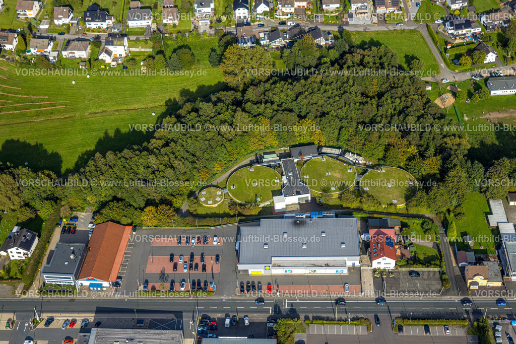 Kreuztal230911748 | Luftbild, Wasserwerk Stendenbach, Hagener Straße Bundesstraße B517, Einkaufszentrum mit Supermarkt Lidl und Getränke Hoffmann, Krombach, Kreuztal, Siegerland, Nordrhein-Westfalen, Deutschland