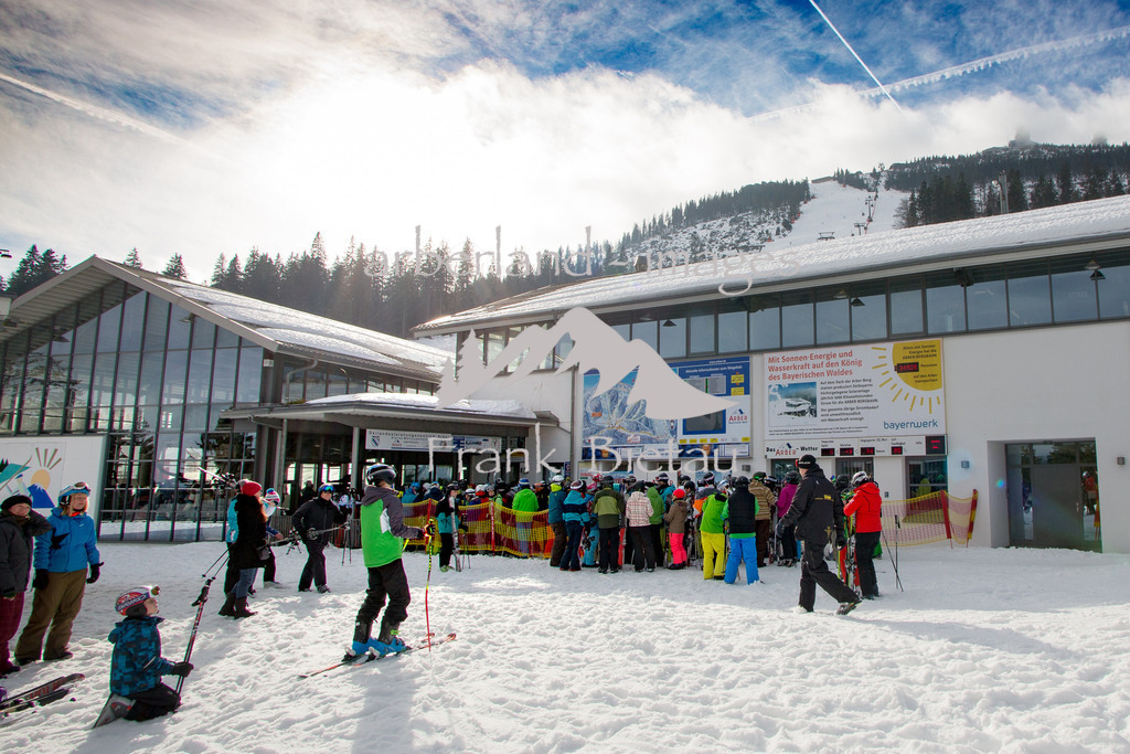 30012016-fb-0604 | Anstellen an der Gondelbahn