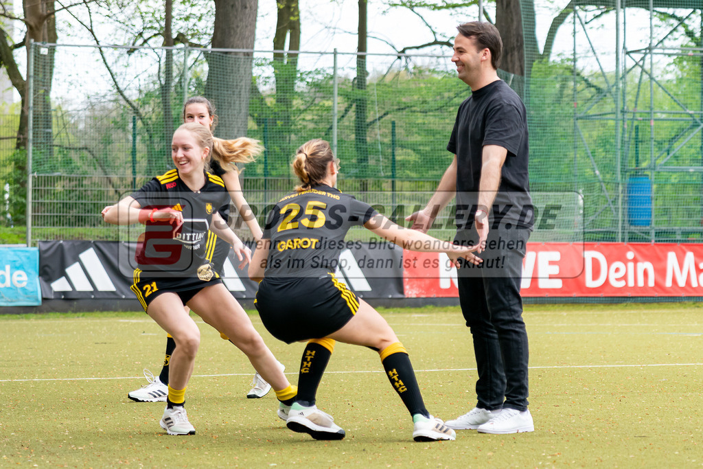 HK_20240407_903427 | 1. Bundesliga Hockey Damen Rot-Weiss Köln - Harvestehuder THC am 7.4.2024 Rot-Weiss Köln, Köln , Clara Schäfer ( Harvestehuder THC #21 ) , Garot Albane ( Harvestehuder THC #25 )