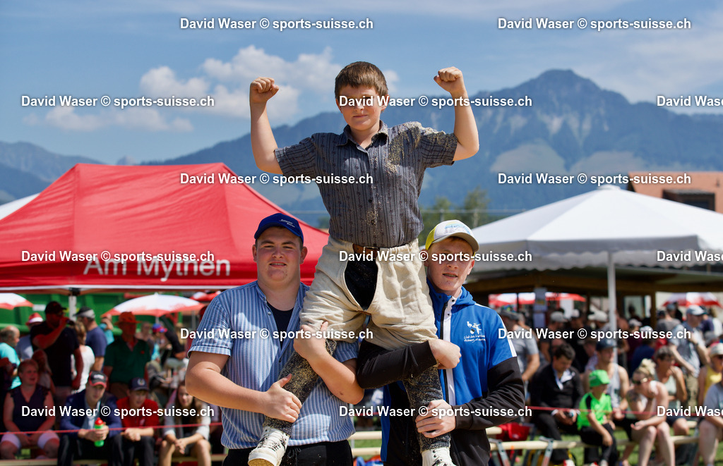 Vainqueur Finale 2011-12 Emonet Arno (2011) sur Suchet Quentin (2011) _ La F_te R_gionale des Jeunes Lutteurs et des Actifs _ Riaz le 17.07.2022 (Photos Waser David_ EdelweissPoint) Jacquaz Fabien (1) | sports-suisse.ch