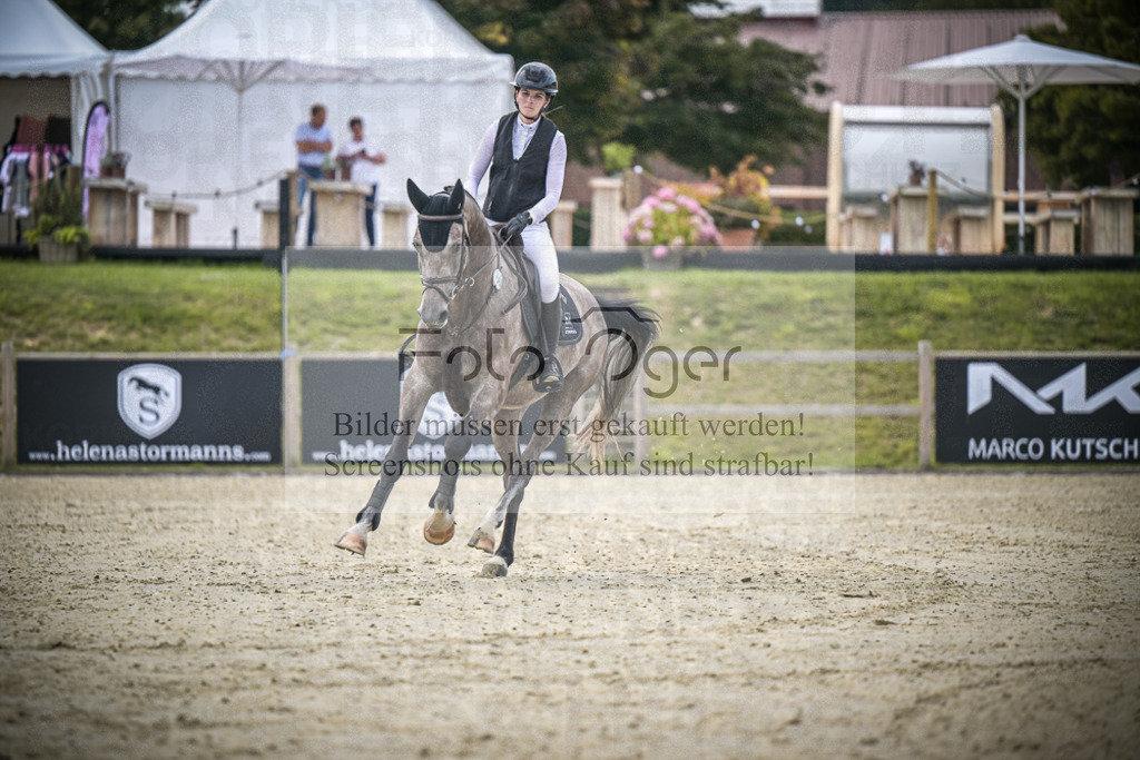 DOS_5239 | Entdecke hochwertige Reitturnierfotos von Foto Oger. Professionell, emotional und authentisch – jetzt Lieblingsmomente im Shop bestellen.Deutschlandweite Turnierfotografie. - Realisiert mit Pictrs.com