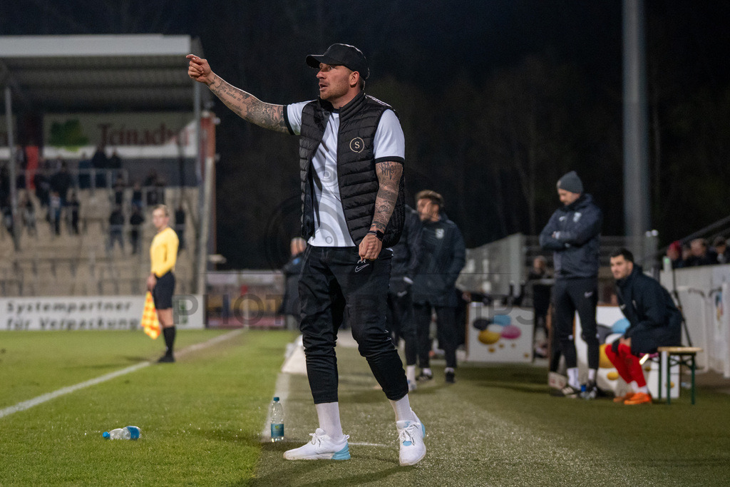 SG Sonnenhof Grossaspach vs. SSV Ulm 1846 Fussball, Fussball, WFV-Pokal, Viertelfinale, 01.04.2026 | Pascal Reinhardt (Trainer SG Sonnenhof Großaspach) feuert seine Truppe an,SG Sonnenhof Grossaspach vs. SSV Ulm 1846 Fussball, Fussball, WFV-Pokal, Viertelfinale, 01.04.2026