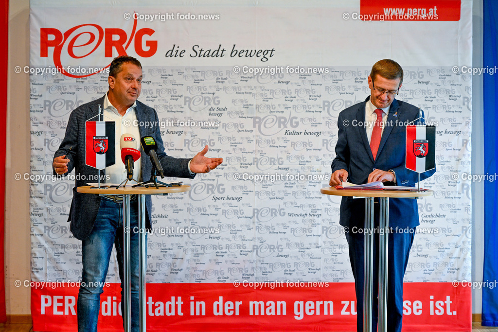 Pressekonferenz LR Markus Achleitner (VP)_ Neues Aktionsprogramm zur Orts- und Stadtkernbelebung in Ooe_ 08.05.2023-1 | 08.05.2023, Perg, AUT, Pressekonferenz LR Markus Achleitner (VP), Neues Aktionsprogramm zur Orts- und Stadtkernbelebung in Ooe, im Bild Labg. Anton Foschauer (VP, Bgm. Perg), LR Markus Achleitner (VP)
