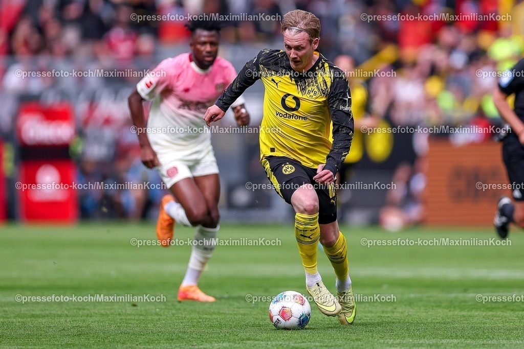 BVB11042601056 | 11.04.2026, Fußball, Borussia Dortmund - Bayer 04 Leverkusen, 1. Fußball Bundesliga, 29. Spieltag, Signal Iduna Park, Saison 2025 2026: Julian Brandt&nbsp;(BVB #10)  DFB regulations prohibit any use of photographs as image sequences and or quasi-video.