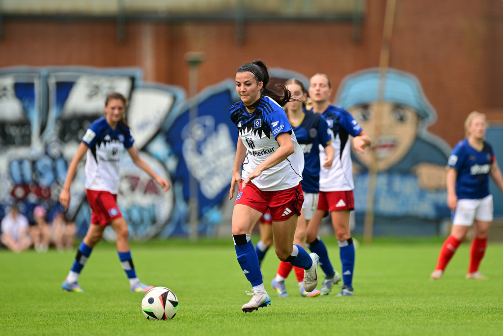 Fußball I Frauen I Saison 2025-2026 I Testspiel I Hamburger SV - Holstein Kiel | Vildan Kardesler (7, Hamburger SV) - Realisiert mit Pictrs.com