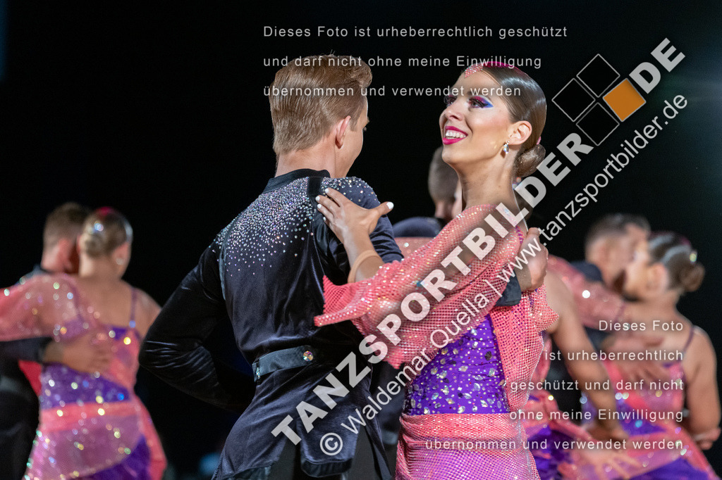 20250503-10725 | Hier finden Sie Tanz Bilder vom Latein und Standard Formationen tanzen. Sportbilder vom Tanzsport. Schöne Fotos und von Weltmeisterschaft, Europameisterschaft, Bundesliga, Regionalliga, Oberliga und Landesliga sowie von GOC Stuttgart, DanceComp, WM Bremen