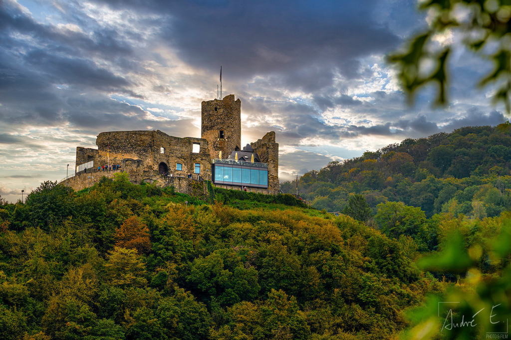 Burg Landshut im Spätsommer | Online Foto-Shop von André Engelhardt, Filmemacher und Fotograf. Fine Art Prints, Kunstdrucke, Fotogeschenke, Souvenirs von Mosel, Rhein und mehr. 