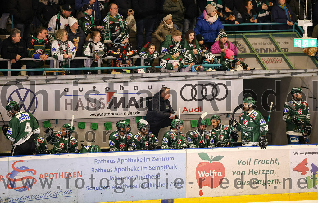 2024-02-02_040_TSV_Erding_gegen_ERSC_Amberg | Erding, Deutschland, 02.02.2024:
Eishockey, Bayernliga Vorrunde 2023 / 2024, 30. Spieltag, TSV Erding gegen ERSC Amberg, Endergebnis: 1:0

Teamchef Thomas Daffner (Erding Gladiators)

Foto: Christian Riedel / fotografie-riedel.net