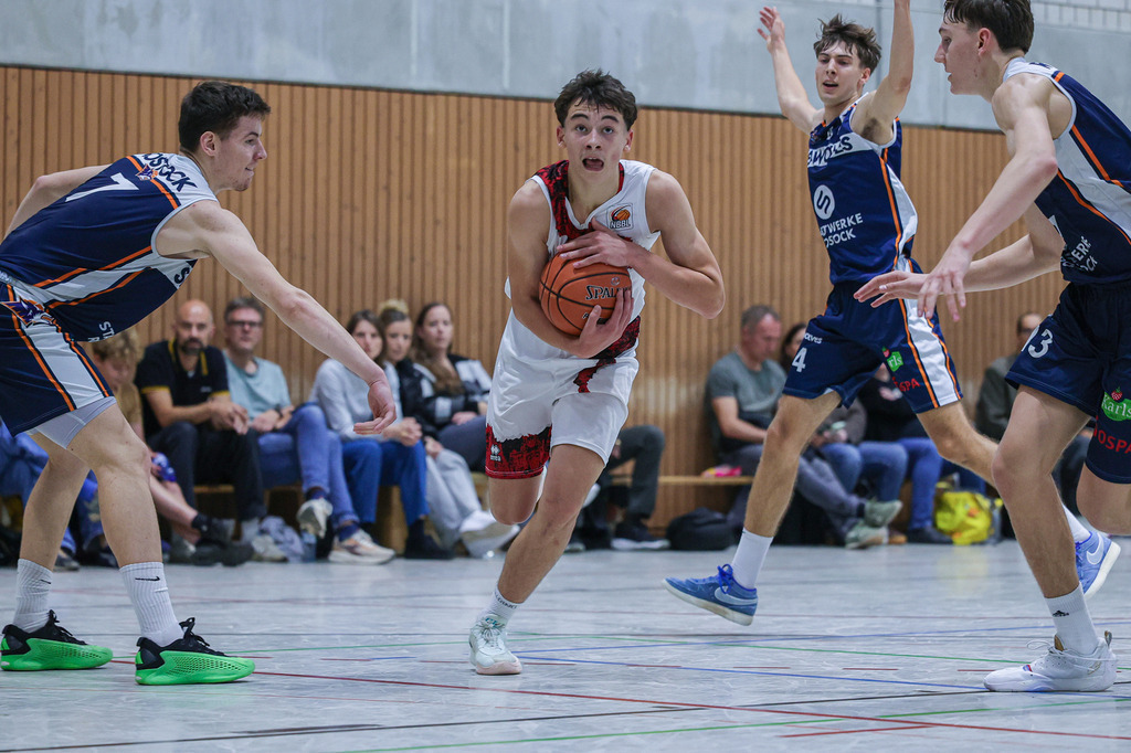 NBBL BAYER GIANTS vs Rostock Seawolves-74 | Fotos von Basketballspielen aus dem Raum NRW fotografiert von Gero Mueller-Laschet und Daniel Schaefer - Realisiert mit Pictrs.com
